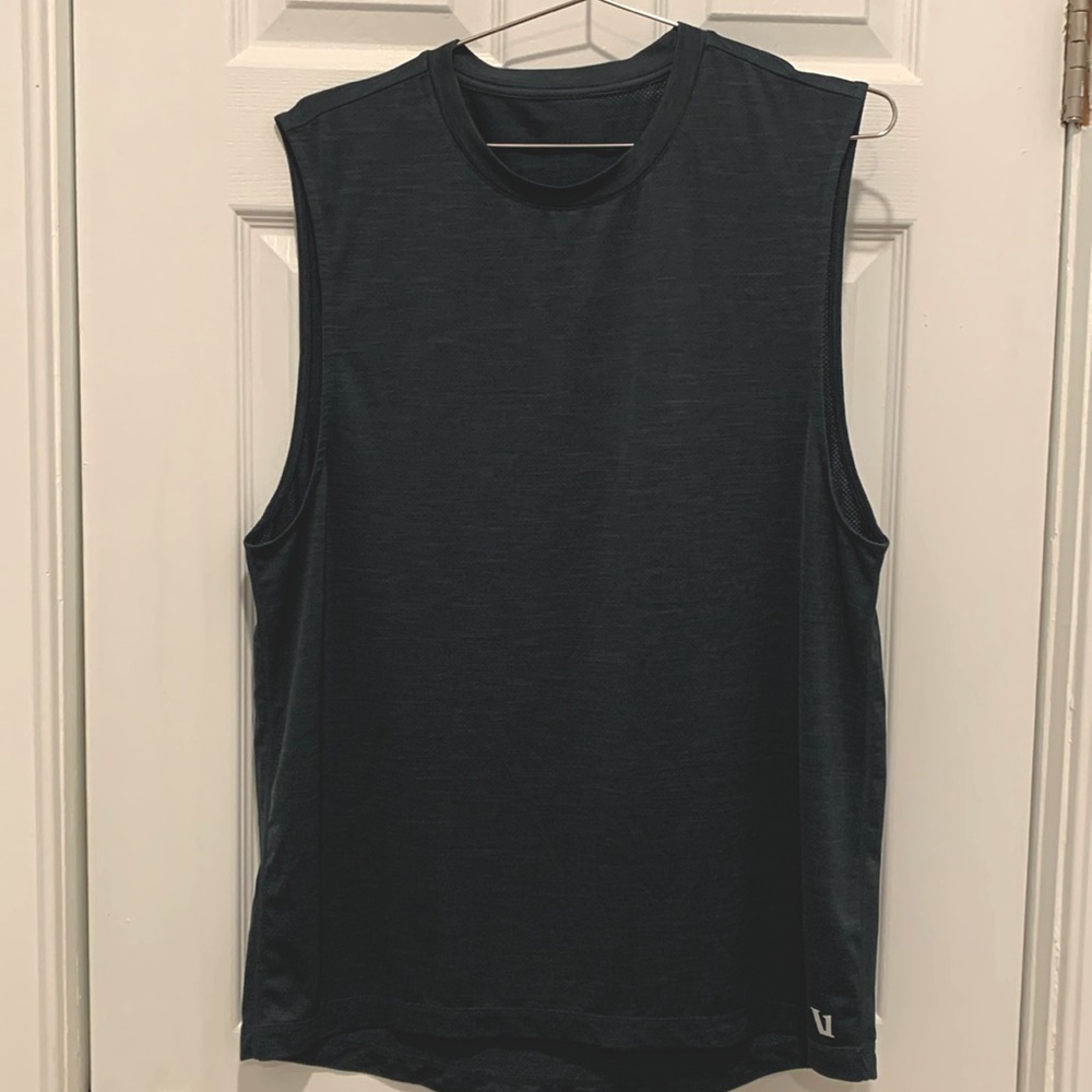 Vuori Sport tech tank size L and T-shirt oh running brand